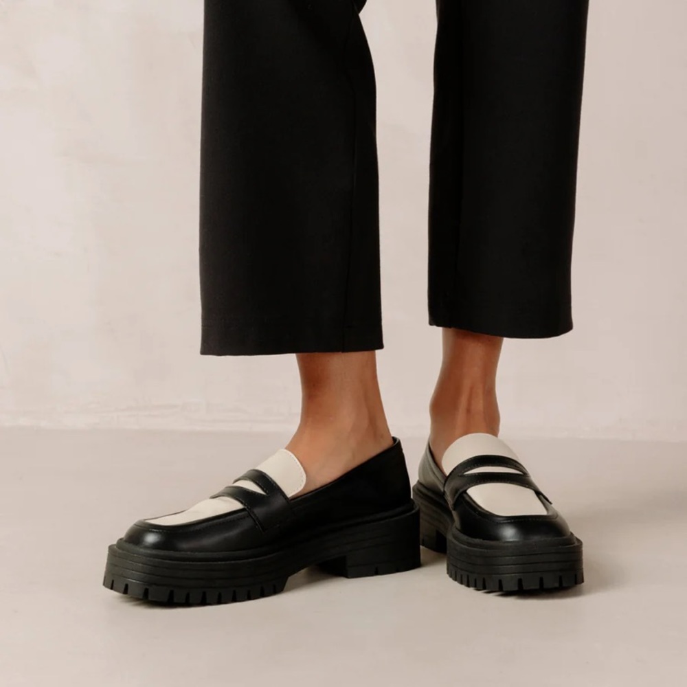 Alohas black and white vegan leather Mask Loafer size 38